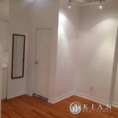 Rented by Kian Realty | media 18