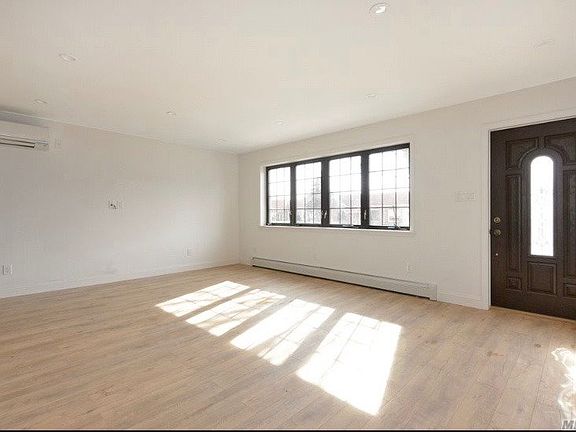 4th image of 13519 62nd Ave Floor 1