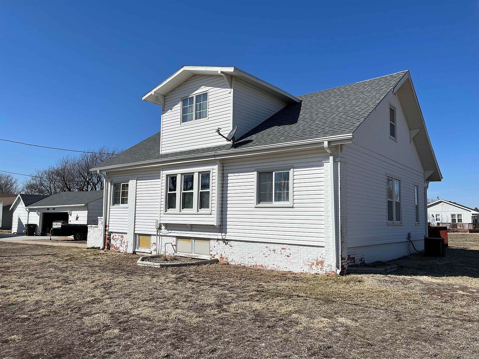 11604 Davis St, Roseland, NE 68973 Zillow
