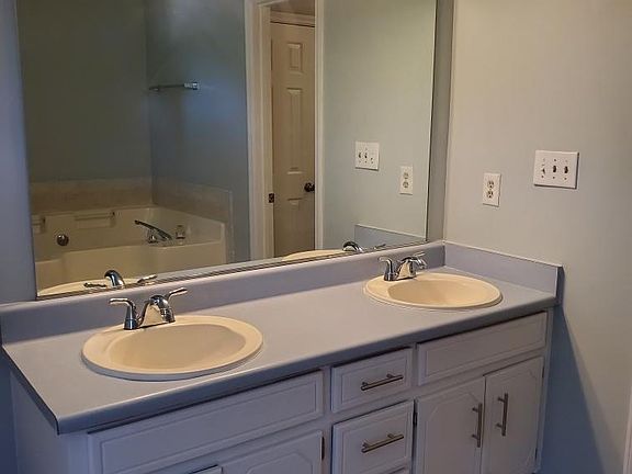 2nd image of 443 Amelia Dr E