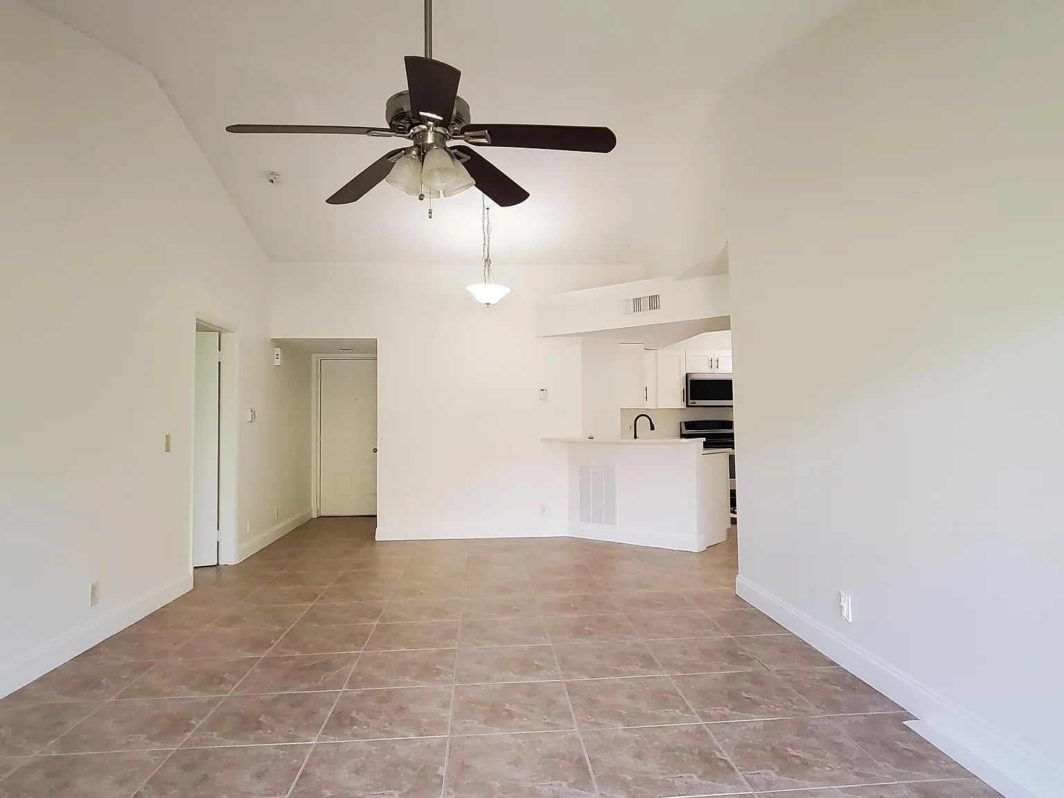 2 bed, 2.0 bath, 984 sqft, $2,275 — Photo 2