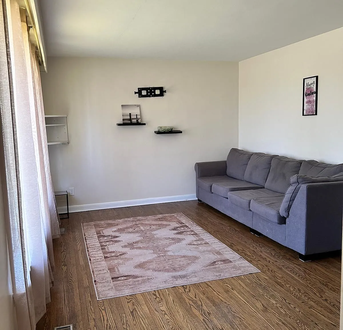 3 bed, $2,200 — Photo 1