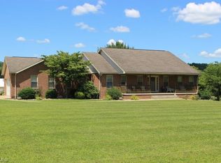 904 Bender Rd, Marietta, OH 45750