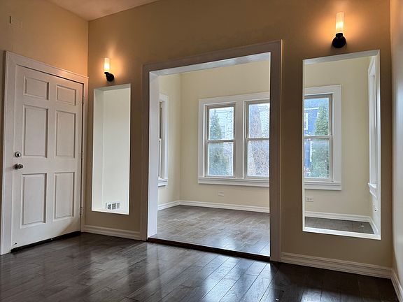 4th image of 1714 N Troy St #1