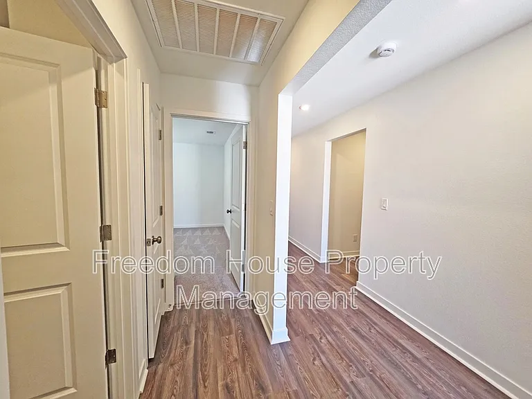 663 E Huyana Wind Dr — Photo 5