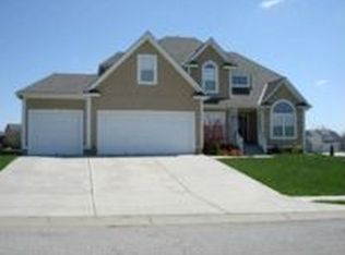 903 Dogwood Dr, Raymore, MO 64083