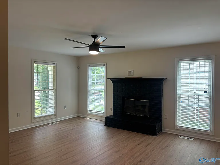 135 Suffolk Dr — Photo 5