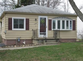 5620 West Ln, Lake View, NY 14085