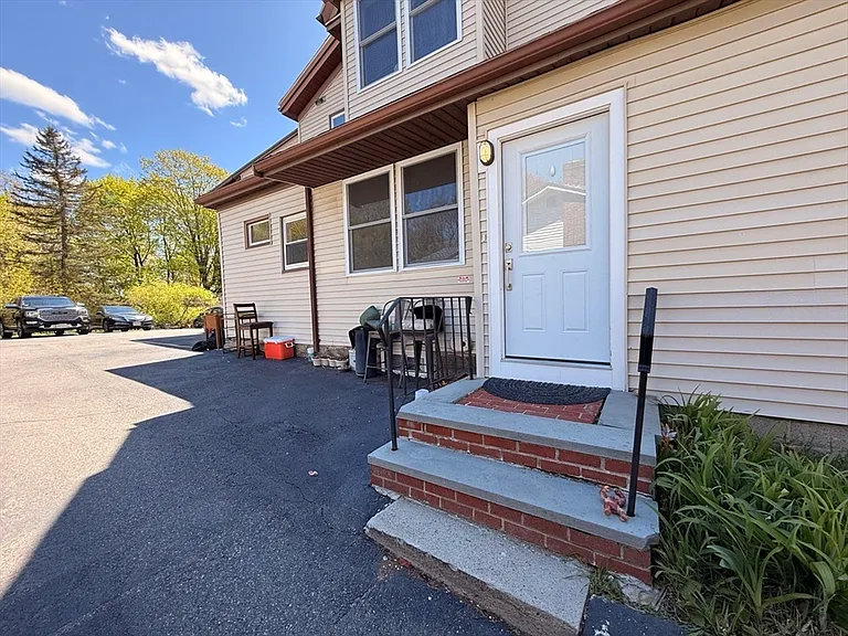 289 Walnut St #1 — Photo 10