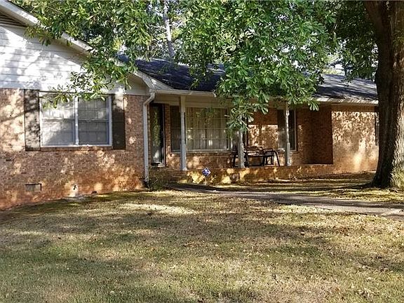 3rd image of 1450 Edenfield Ct