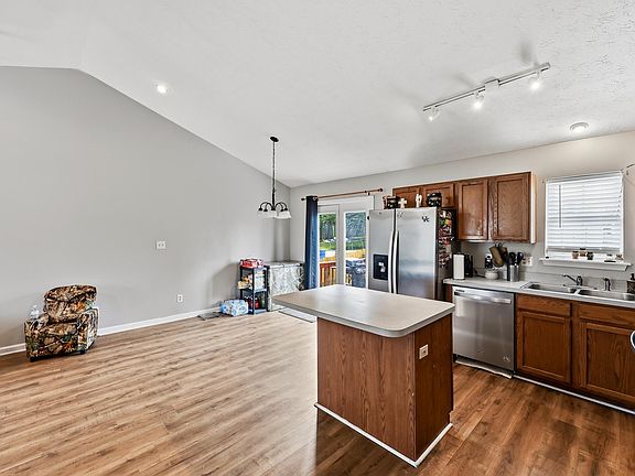 4th image of 118 S Bold Forbes Blvd
