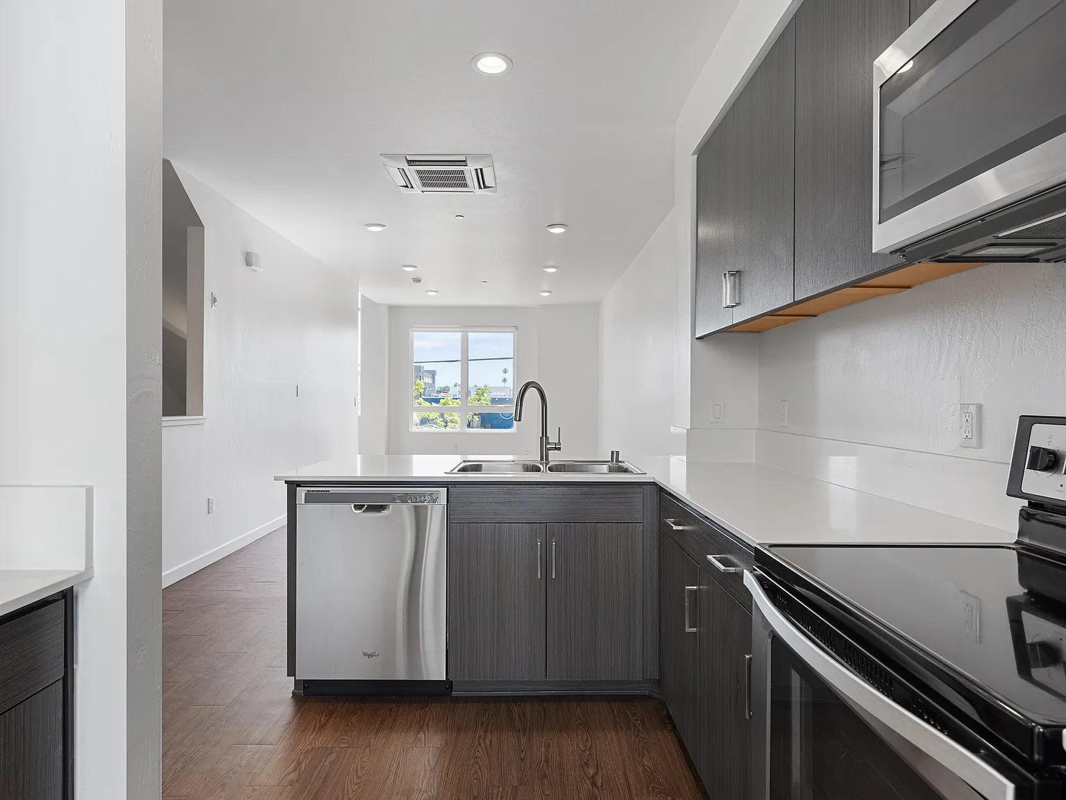 17th Place Townhomes — Photo 4