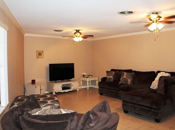 2nd image of 1500 Palm Valley Dr
