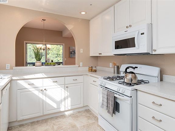 3rd image of 2210 Parnassus Ct #303