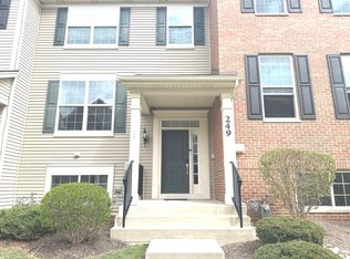 249 Lakeshore Dr, Oswego, IL
