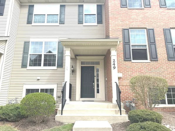 249 Lakeshore Dr, Oswego, IL 60543