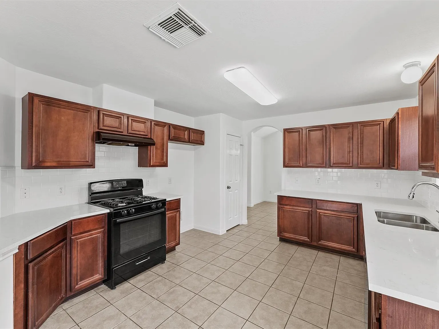 3 bed, 2.0 bath, 1638 sqft, $2,200 — Photo 1