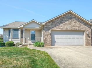 5930 Cross Creek Dr #246, Swartz Creek, MI 48473