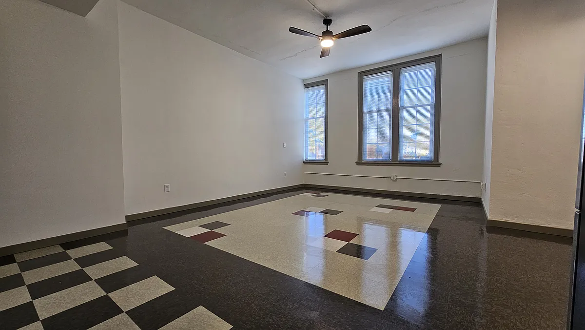 Building Photo - 608 Loughborough Ave #X2