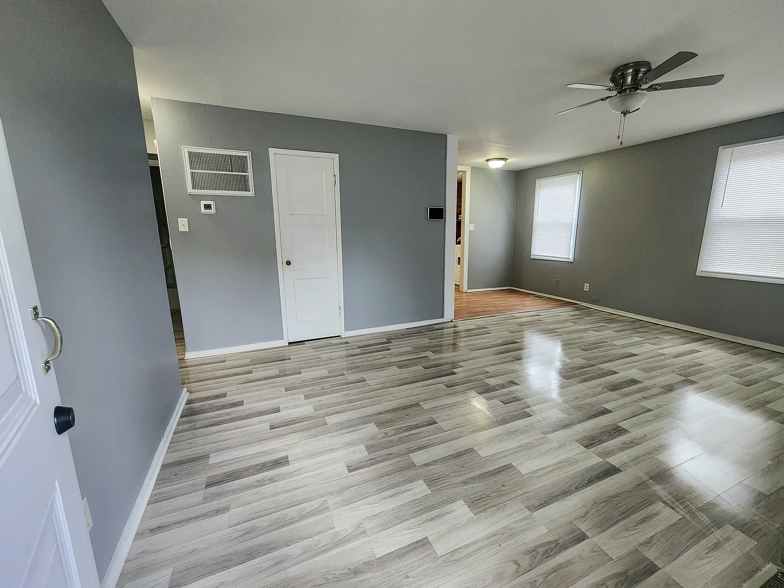 3 bed, 1200 sqft, $2,100 — Photo 3