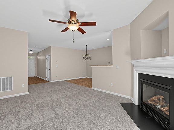 4th image of 401 Woodbark Ct