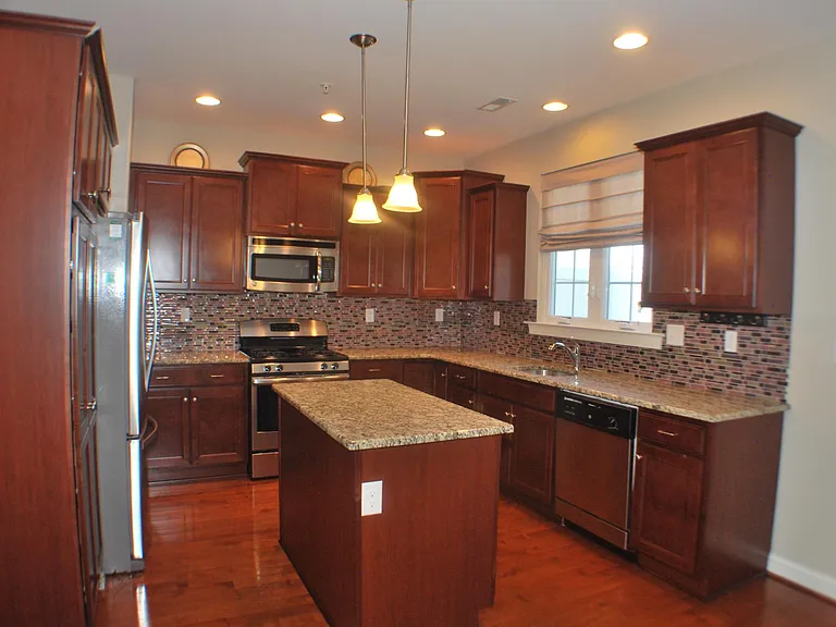 209 Moore Ct — Photo 5