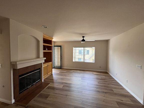 Fireplace and leaing area