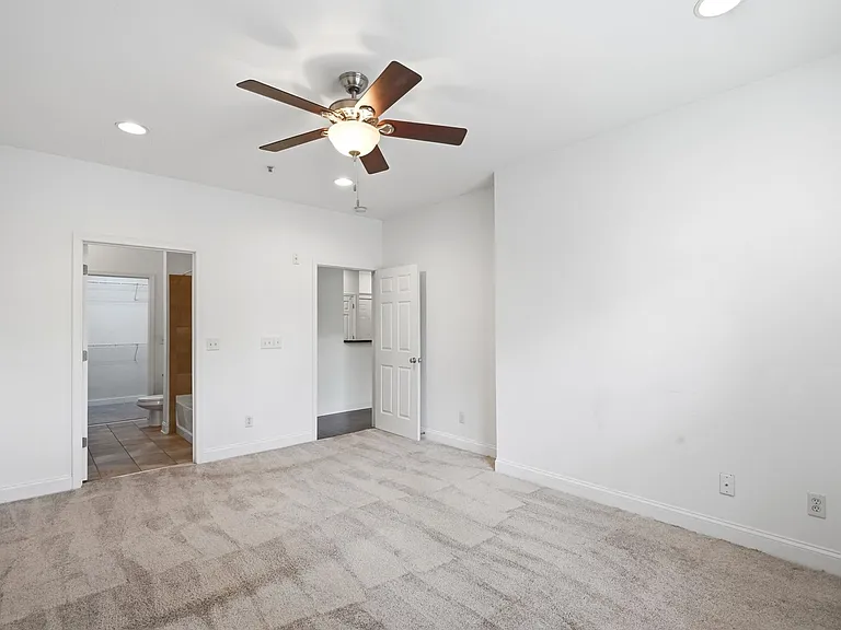 1000 E Woodlawn Rd #216 — Photo 29
