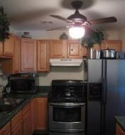 5th image of 9S070 Lake Dr APT 208