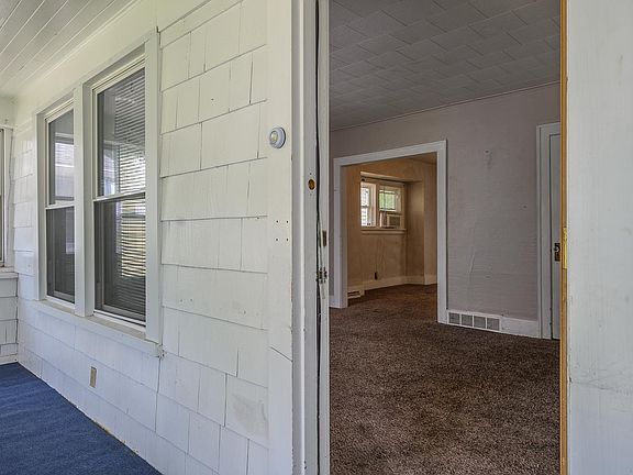 4th image of 3526 Hoiles Ave