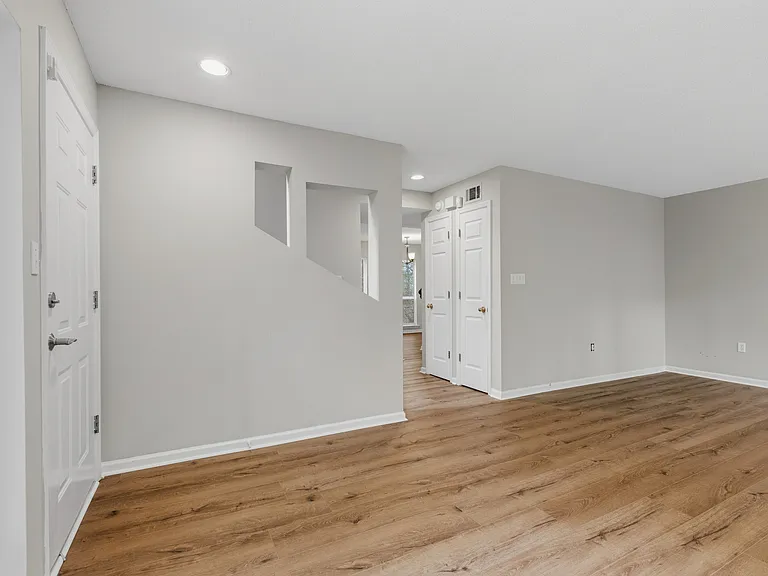 379 Butternut Dr — Photo 12