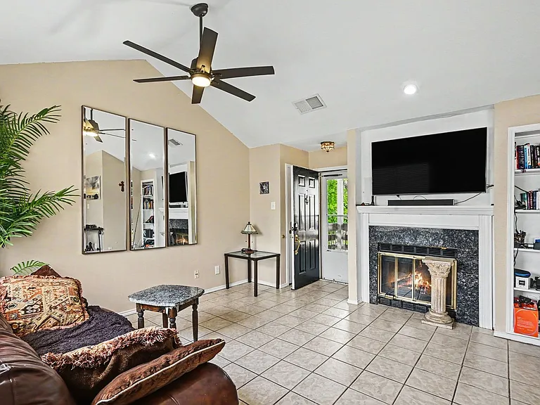 248 Jefferson Pkwy — Photo 3