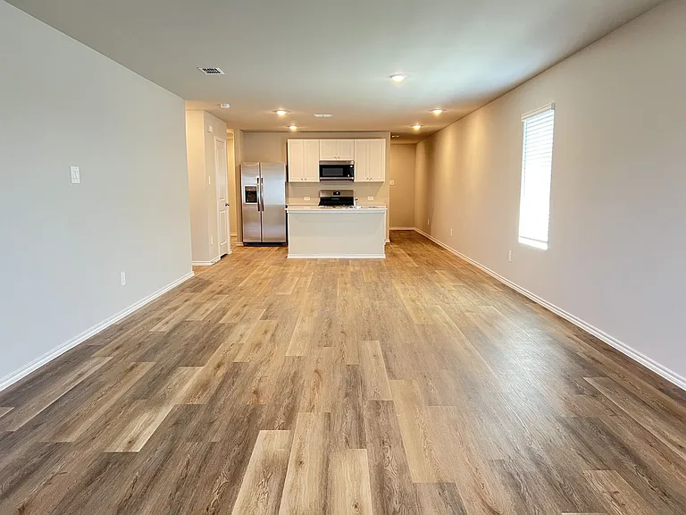5557 Rollins Dr — Photo 7