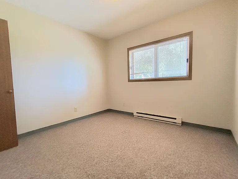1302 Laurel Dr — Photo 7