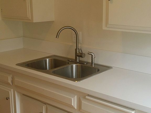 5th image of 308 Garfield Ave APT 2