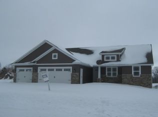 345 Crosswinds Ln, Green Bay, WI 54311