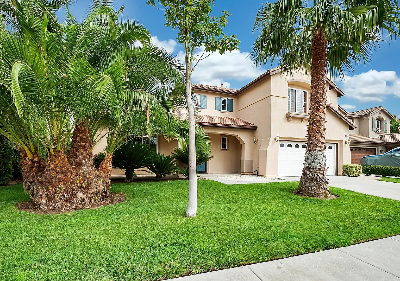 Modern 5 Bedroom in Paseo Del Sol — Photo 2