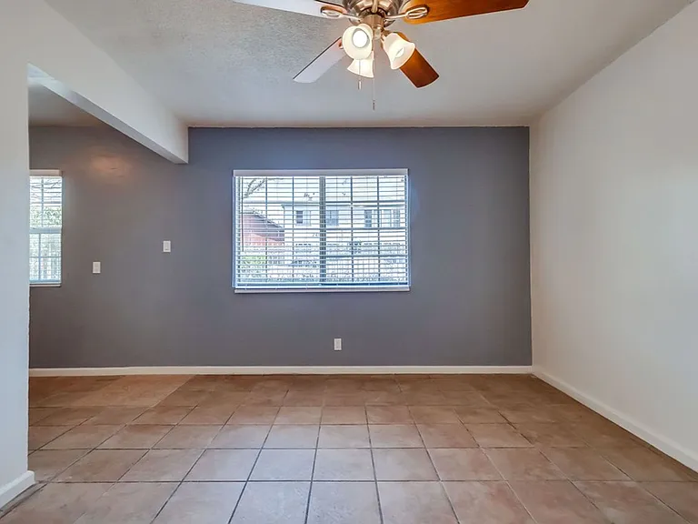 2419 S. Ridgeley Dr — Photo 4