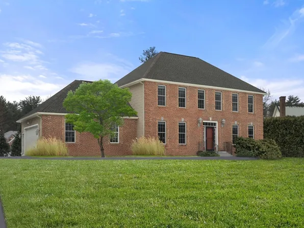 18 Lexington Cir, Southwick, MA 01077
