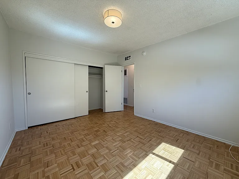 7530 Lexington Ave #15 — Photo 11