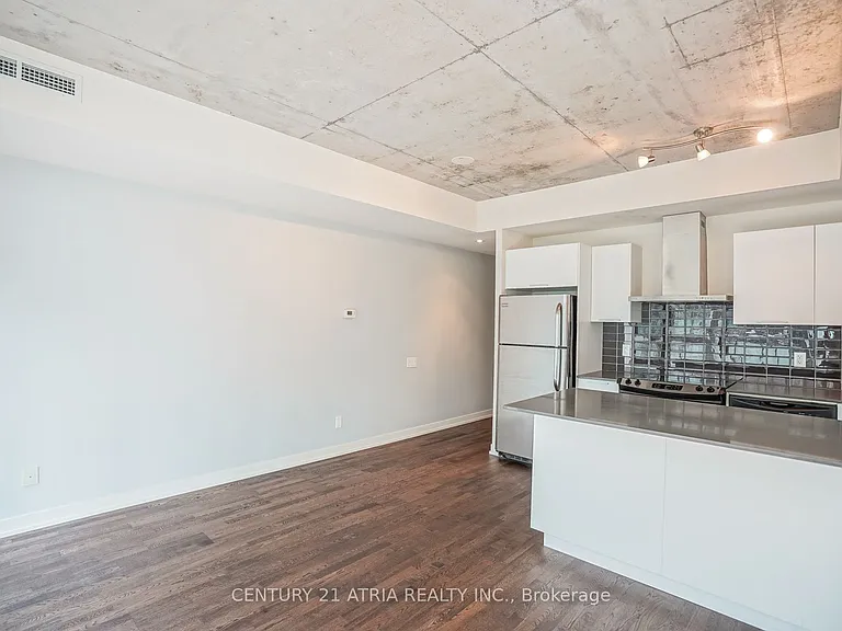 650 King St W #311 — Photo 14