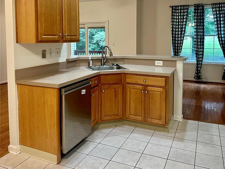 4312 Creek Rd — Photo 11