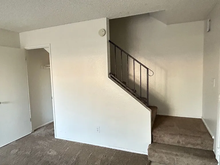 6043 W Golden Ln — Photo 8