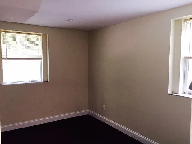 328 E Broadway — Photo 14