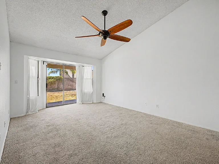 1301 E Taro Ln — Photo 16
