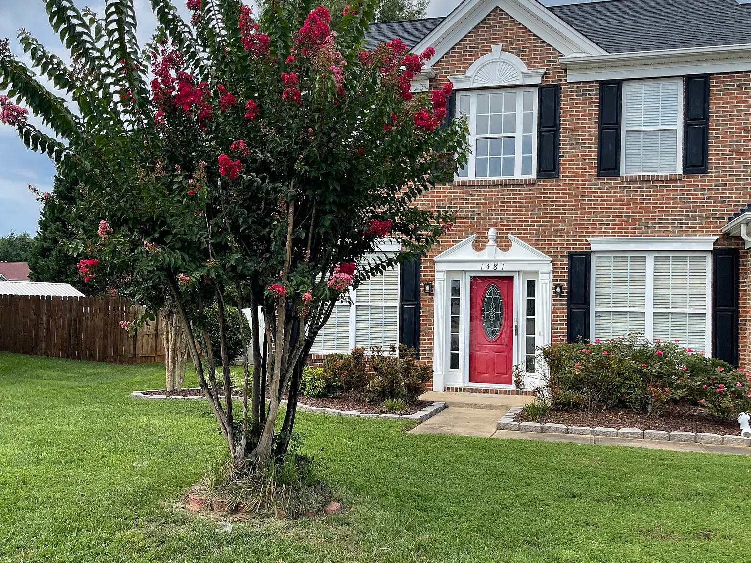 4 bed, 2.5 bath, 2428 sqft, $2,375 — Photo 3