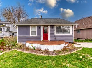 612 Cedarlawn Rd, Waterford, MI 48328