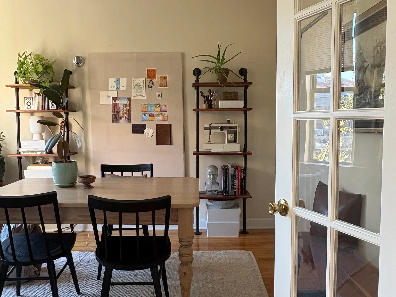 3 bed, 950 sqft, $3,220 — Photo 4