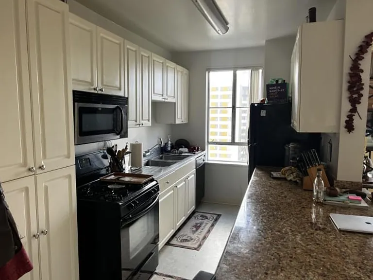 357 S Curson Ave #9 — Photo 3
