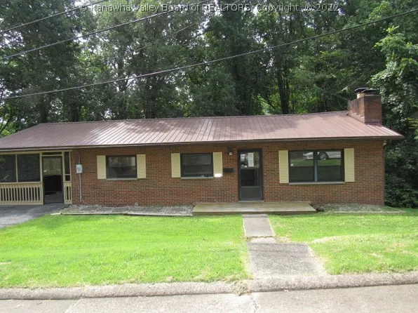 2325 S Walnut St, Saint Albans, WV 25177